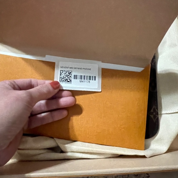 Louis Vuitton neverfull Mm with magenta liner - Picture 9 of 10